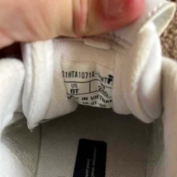 Women’s Fila Disruptors size 6 - Picture 5 of 6